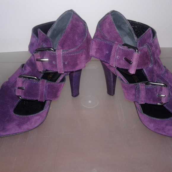 Bruno Frisoni purple suede 4" heels. - Picture 2 of 6